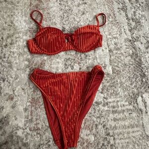 Red Dippin Daisys Velvet Underwire Bikini 
Top- S
Bottom- S